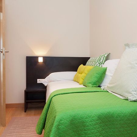 Aparthotel Jardines De Aristi Vitoria-Gasteiz Rum bild